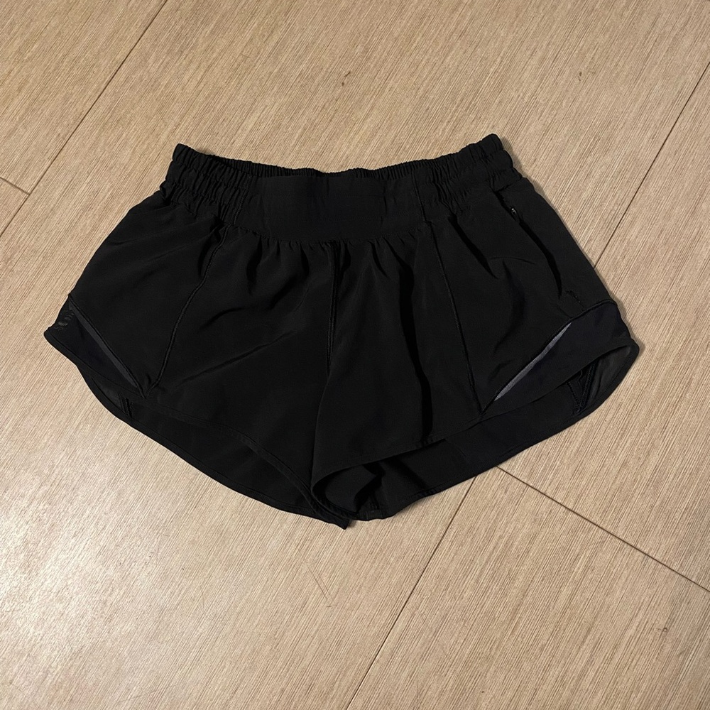 SOLD ON MERCARI Lululemon Hotty Hot 2.5” Low Rise